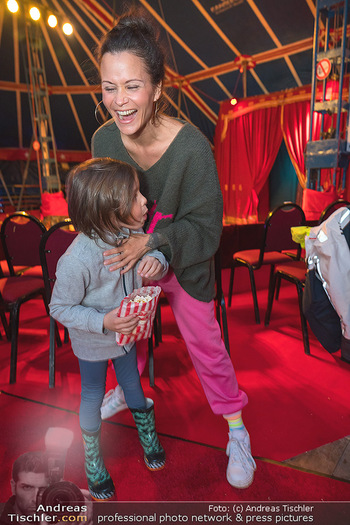 VIP Premiere - Circus im Prater, Wien - Sa 15.04.2023 - Romina COLERUS mit Sohn Felix8