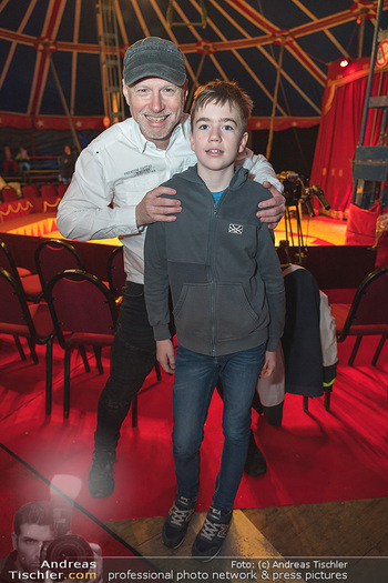 VIP Premiere - Circus im Prater, Wien - Sa 15.04.2023 - Alex LIST mit Sohn Felix12