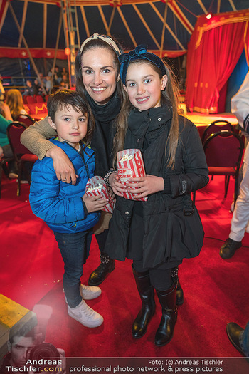 VIP Premiere - Circus im Prater, Wien - Sa 15.04.2023 - Tanja DUHOVICH mit Kindern Georgios und Niki18