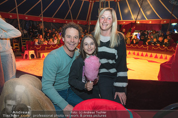 VIP Premiere - Circus im Prater, Wien - Sa 15.04.2023 - Familie Rainer und Manuela SCHÖNFELDER mit Tochter Samira31