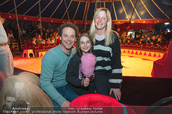 VIP Premiere - Circus im Prater, Wien - Sa 15.04.2023 - Familie Rainer und Manuela SCHÖNFELDER mit Tochter Samira32