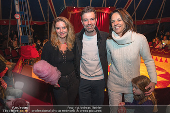 VIP Premiere - Circus im Prater, Wien - Sa 15.04.2023 - Christine REILER, Jakob SEEBÖCK, Vera RUSSWURM mit Enkelkind Li35