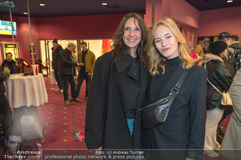 Kinopremiere ´Hals über Kopf´ - Village Cinema, Wien - Di 18.04.2023 - Maria KÖSTLINGER, Valerie HUBER44