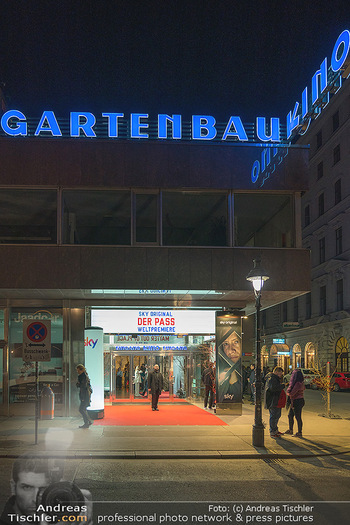 SKY Premiere ´Der Pass´ - Gartenbaukino Wien - Do 20.04.2023 - Gartenbaukino bei Nacht von außen, Kino Leuchtschrift272