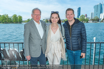 Floß Opening - Strandcafe Alte Donau, Wien - Mo 01.05.2023 - Familie Clemens TRISCHLER mit Vater Thomas und Schwester Pia13