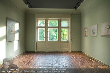 Vernissage ´listing of dust´ - Villa Mautner-Jäger, Wien - Do 04.05.2023 - alter Raum, Zimmer, Parkettboden, abgewohnt, verlassen57