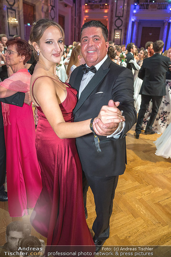 Dancer against Cancer Ball 2023 - Hofburg, Wien - Sa 03.06.2023 - Tony WEGAS mit Tochter Lena220