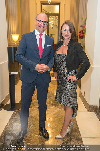 Atil Kutoglu Charity Fashion Show - Palais Hansen-Kempinski, Wien - Di 06.06.2023 - Katharina NEHAMMER, Florian WILLE1