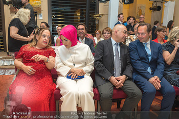 Atil Kutoglu Charity Fashion Show - Palais Hansen-Kempinski, Wien - Di 06.06.2023 - 74