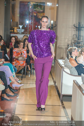 Atil Kutoglu Charity Fashion Show - Palais Hansen-Kempinski, Wien - Di 06.06.2023 - Modenschau, Model am Laufsteg, Kollektionspräsentation152