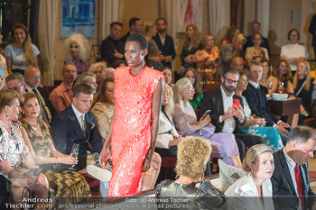 Atil Kutoglu Charity Fashion Show - Palais Hansen-Kempinski, Wien - Di 06.06.2023 - Modenschau, Model am Laufsteg, Kollektionspräsentation159