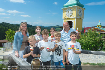 Neue Attraktion beim Eisgreissler - Eisgreissler, Krumbach - Di 13.06.2023 - Familie Andrea und Georg BLOCHBERGER mit Kindern (Neffen, Nichte27