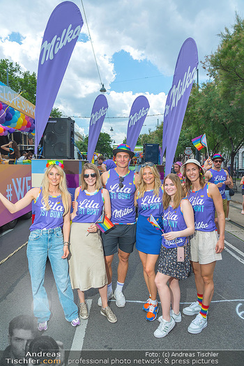 Milka auf der Vienna Pride - Ringstraße, Wien - Sa 17.06.2023 - 37