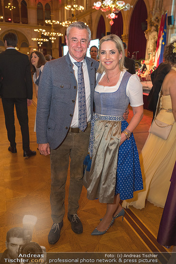 Ball der Oberösterreicher - Rathaus, Wien - Sa 17.06.2023 - Heinrich SCHALLER mit Ehefrau Claudia13