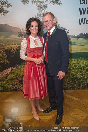 Ball der Oberösterreicher - Rathaus, Wien - Sa 17.06.2023 - Thomas STELZER mit Ehefrau Bettina STELZER-WÖGERER15