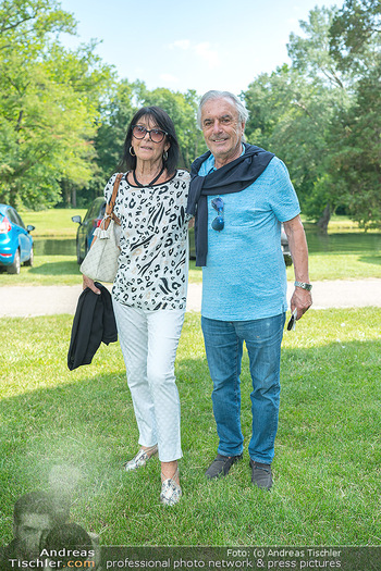 Festspiel Premiere All we need is love - Schloss Laxenburg, Niederösterreich - So 18.06.2023 - Hans HUBER mit Ehefrau28