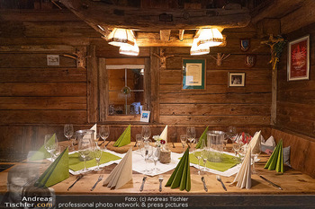 Weinverkostung - Böglalm, Alpbach - Do 31.08.2023 - Gedeckter Tisch auf uriger Alm, Gastronomie3