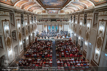 Herbstgold Opening - Schloss Esterhazy, Eisenstadt - Mi 13.09.2023 - voller Hadynsaal mit Publikum, Schlussapplaus, Orchester, Julian133