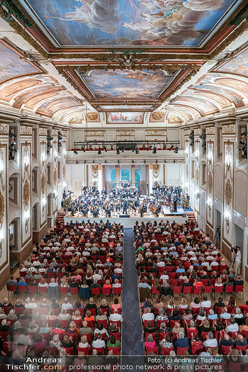 Herbstgold Opening - Schloss Esterhazy, Eisenstadt - Mi 13.09.2023 - voller Hadynsaal mit Publikum, Schlussapplaus, Orchester, Julian134