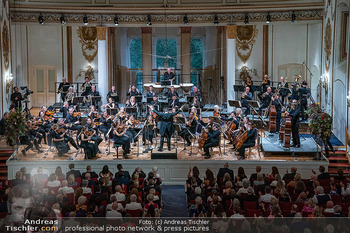 Herbstgold Opening - Schloss Esterhazy, Eisenstadt - Mi 13.09.2023 - voller Hadynsaal mit Publikum, Schlussapplaus, Orchester, Julian136