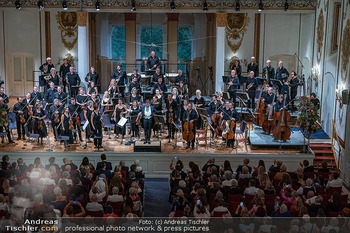 Herbstgold Opening - Schloss Esterhazy, Eisenstadt - Mi 13.09.2023 - voller Hadynsaal mit Publikum, Schlussapplaus, Orchester, Julian141
