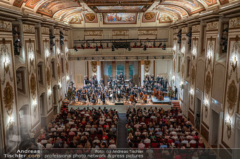 Herbstgold Opening - Schloss Esterhazy, Eisenstadt - Mi 13.09.2023 - voller Hadynsaal mit Publikum, Schlussapplaus, Orchester, Julian143