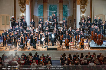 Herbstgold Opening - Schloss Esterhazy, Eisenstadt - Mi 13.09.2023 - voller Hadynsaal mit Publikum, Schlussapplaus, Orchester, Julian146