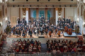 Herbstgold Opening - Schloss Esterhazy, Eisenstadt - Mi 13.09.2023 - voller Hadynsaal mit Publikum, Schlussapplaus, Orchester, Julian147