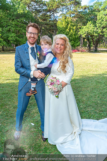 Hochzeit Susanna Hirschler - Kursalon Bad Vöslau - Fr 15.09.2023 - Susanna HIRSCHLER-WINKENS, Felix WILKENS mit Sohn Gabriel228