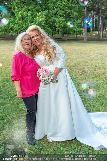 Hochzeit Susanna Hirschler - Kursalon Bad Vöslau - Fr 15.09.2023 - Susanna HIRSCHLER-WINKENS mit Mutter239