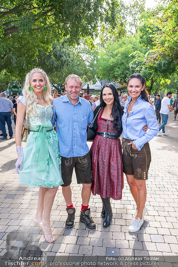 Eröffnung - Kaiserwiesn, Wien - Do 21.09.2023 - Beatrice KÖRMER, Stefan KOUBEK, Tanja DUHOVICH2