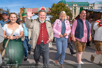 Eröffnung - Kaiserwiesn, Wien - Do 21.09.2023 - Michael LUDWIG, Klaudia (Claudia) TANNER beim Einzug52