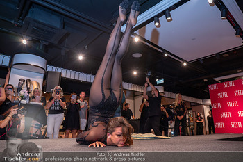 Magic Night - Kaufhaus Steffl, Wien - Do 21.09.2023 - Lili PAUL-RONCALLI bei Zirkusnummer auf der Bühne42