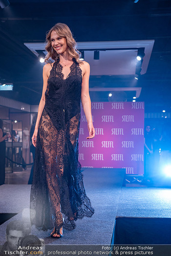 Magic Night - Kaufhaus Steffl, Wien - Do 21.09.2023 - Modenschau, Model am Laufsteg, catwalk, Unterwäsche53