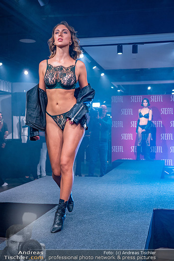 Magic Night - Kaufhaus Steffl, Wien - Do 21.09.2023 - Modenschau, Model am Laufsteg, catwalk, Unterwäsche62
