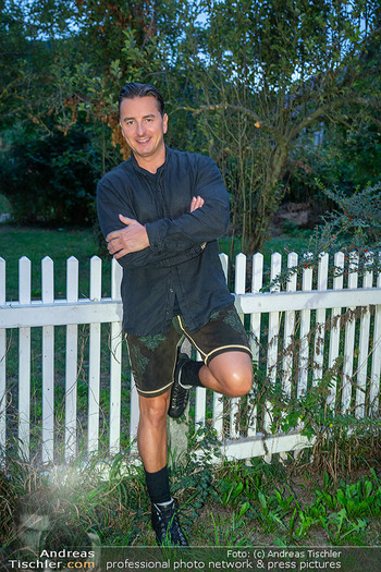 Starnacht - Wachau, Noe - Fr 22.09.2023 - Andreas GABALIER (Portrait, backstage, Natur, Garten, grün)34