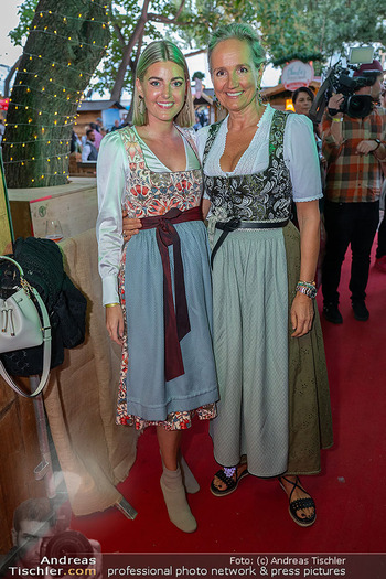 Sisi Kränzchen - Kaktus Alm, Kaiserwiesn Wien - Mo 25.09.2023 - Uli Ulli EHRLICH, Katie LANTON (Schwiegertochter)19