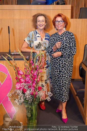 Pink Ribbon - Parlament, Wien - Di 26.09.2023 - Konstanze BREITEBNER, Inge KLINGOHR24