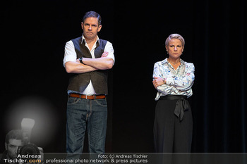 Bühnenfotos ´Kleine Eheverbrechen´ - Stadttheater Berndorf - Mi 27.09.2023 - Manuel WITTING, Kristina SPRENGER17