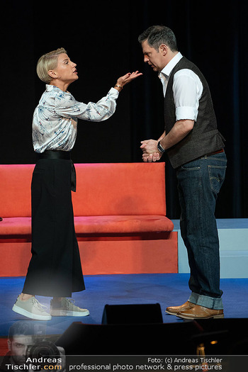 Bühnenfotos ´Kleine Eheverbrechen´ - Stadttheater Berndorf - Mi 27.09.2023 - 25