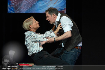 Bühnenfotos ´Kleine Eheverbrechen´ - Stadttheater Berndorf - Mi 27.09.2023 - Manuel WITTING, Kristina SPRENGER55