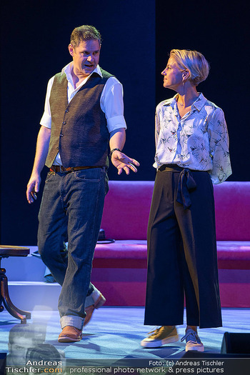 Bühnenfotos ´Kleine Eheverbrechen´ - Stadttheater Berndorf - Mi 27.09.2023 - 76
