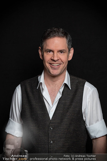 Bühnenfotos ´Kleine Eheverbrechen´ - Stadttheater Berndorf - Mi 27.09.2023 - Manuel WITTING (Portrait)122
