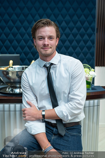Store Opening - Longines Store, Wien - Do 28.09.2023 - Julian WALDNER (Portrait)141