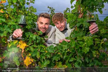 33 Jahre Weingut Hillinger - Weingut Hillinger, Jois - Di 17.10.2023 - Leo HILLINGER Sohn und Vater, junior und senior1