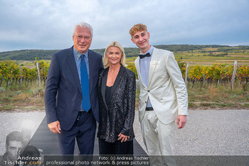 33 Jahre Weingut Hillinger - Weingut Hillinger, Jois - Di 17.10.2023 - Toni Anton POLSTER mit Ehefrau Birgit, Leo (Jack) HILLINGER jun.43