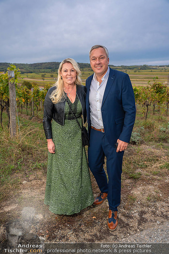 33 Jahre Weingut Hillinger - Weingut Hillinger, Jois - Di 17.10.2023 - Fritz STOBL mit Ehefrau Bettina65