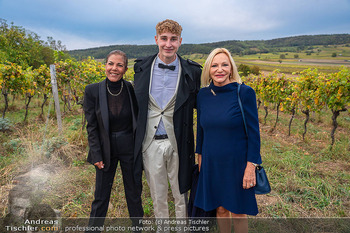 33 Jahre Weingut Hillinger - Weingut Hillinger, Jois - Di 17.10.2023 - Shirley RETZER, Ingrid FLICK, Leo (Jack) HILLINGER jun.100