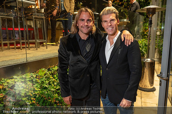 33 Jahre Weingut Hillinger - Weingut Hillinger, Jois - Di 17.10.2023 - Christian STURMAYR mit Trauzeuge Florian GSCHWANDTNER186