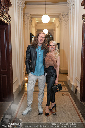 FJ Baur VIP Vernissage - Bucherer Salon, Wien - Mo 23.10.2023 - Silvia SCHNEIDER, Jamie HARRISON103